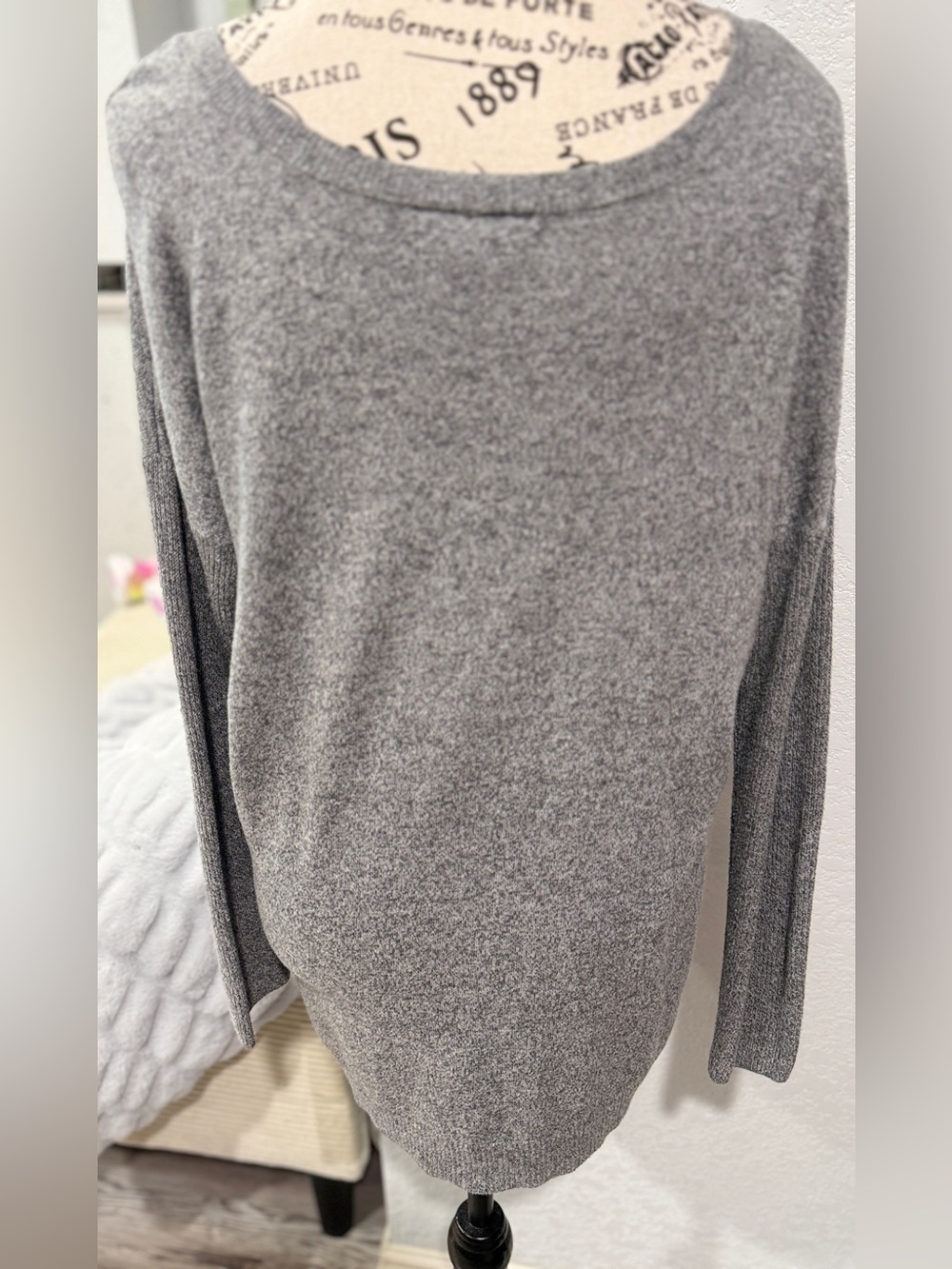 American Eagle Outfitters Gray V-Neck Long Sleeve Knit Sweater Tunic Size Medium - Picture 5 of 8